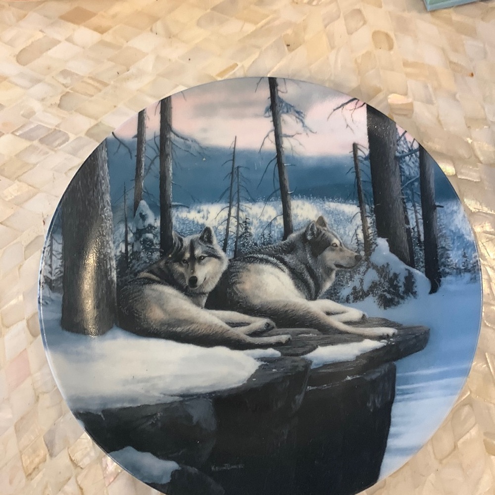 Collectible wolf plate Twilight Friends by Kevin Daniel